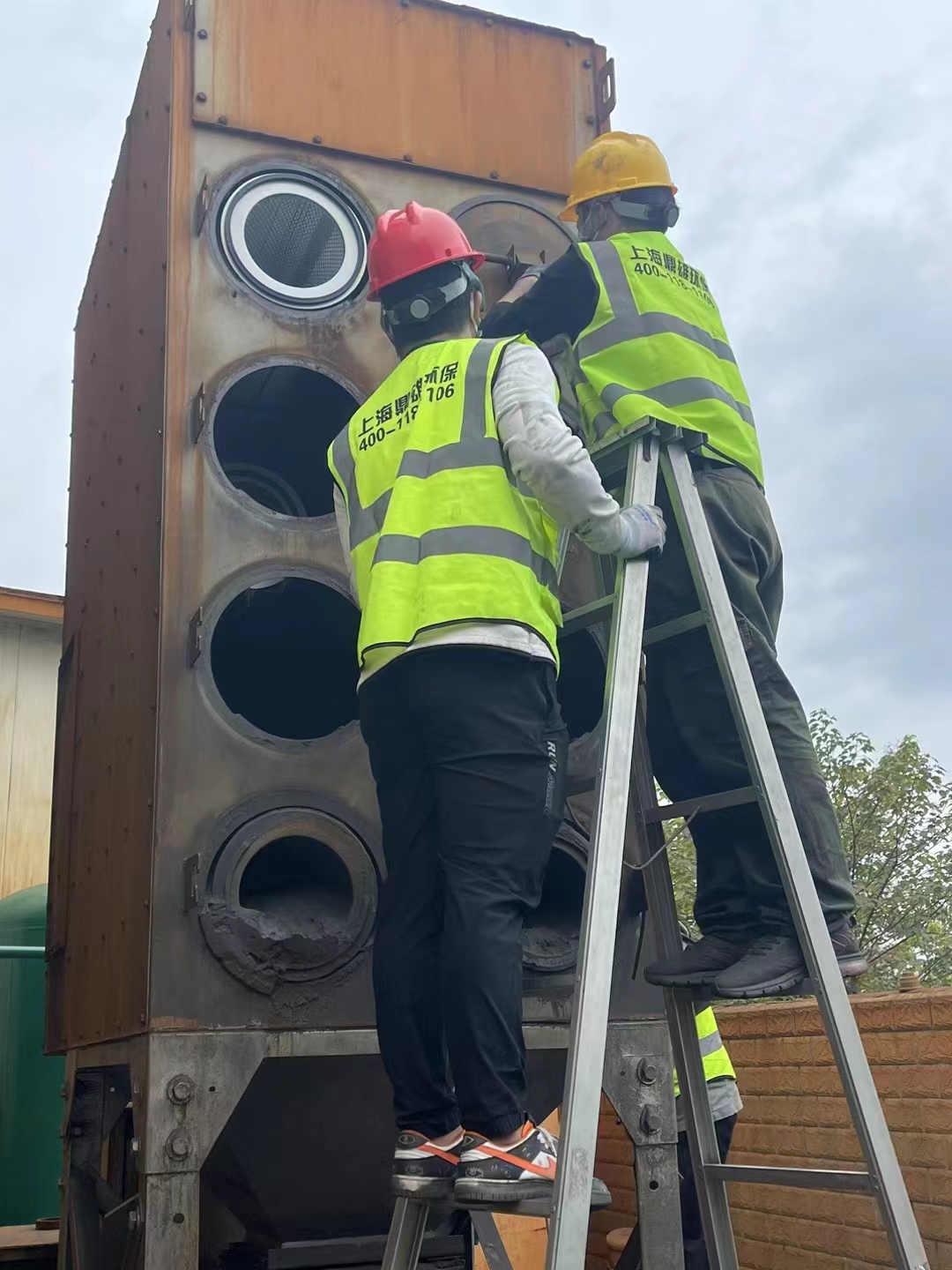 除塵設(shè)備維護(hù)清理